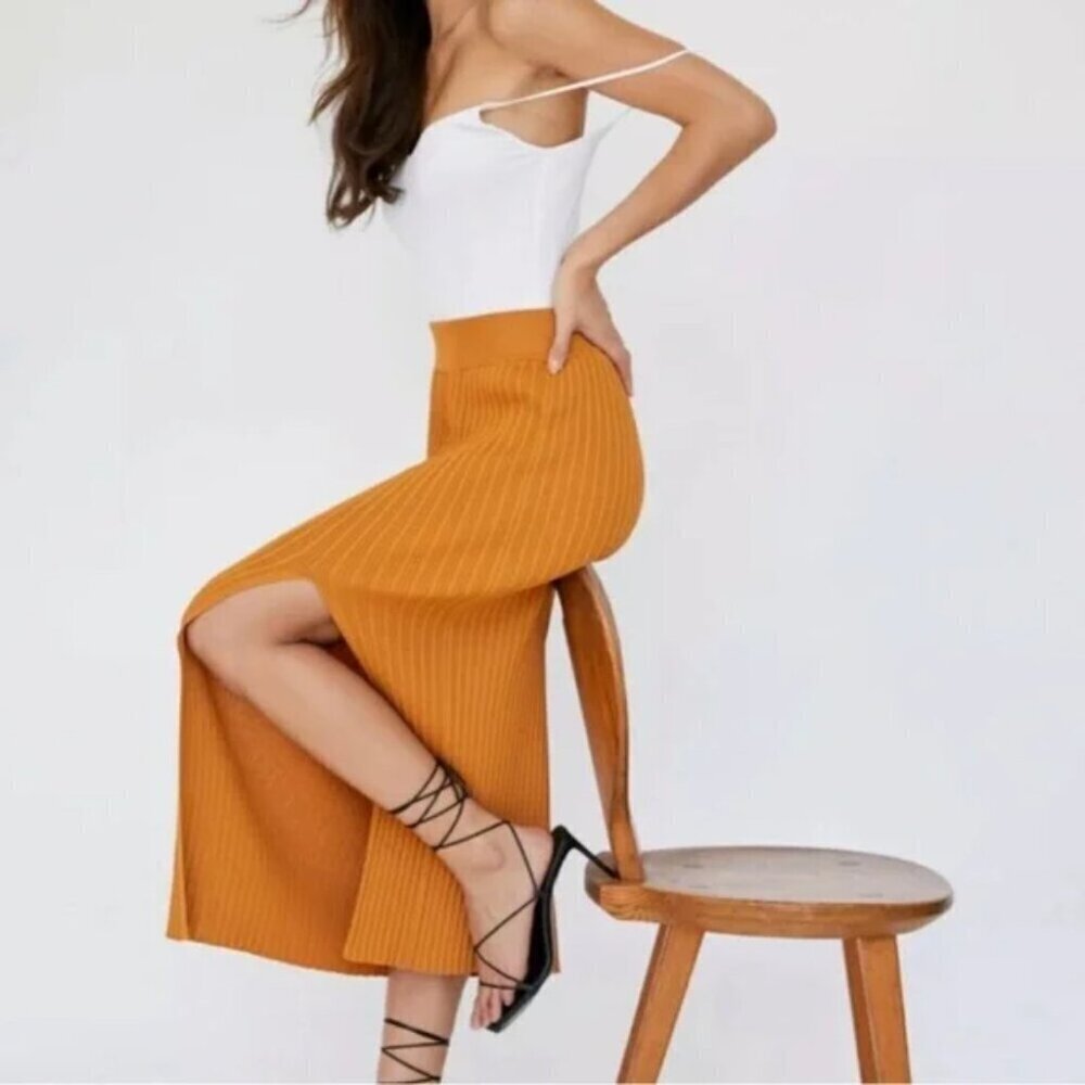 Aritzia Wilfred Zeta Ribbed Midi Skirt with Slit Olive Green Size Small - Picture 3 of 9